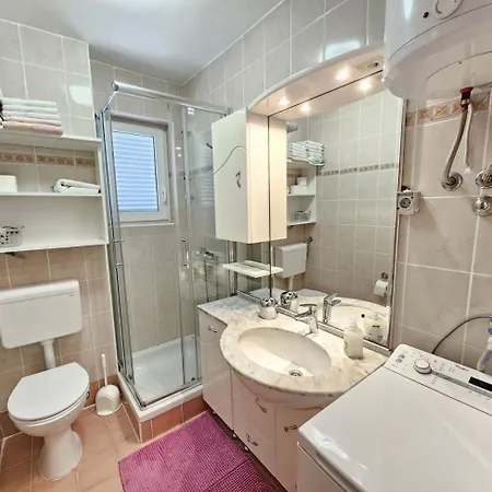 Toni Nv - 30 M From The Apartman