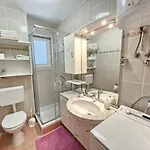 Toni Nv - 30 M From The Apartman