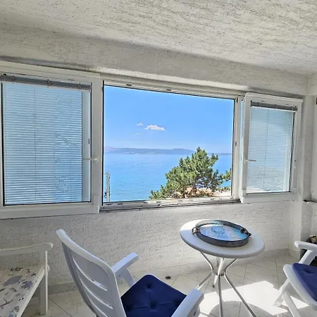 Toni Nv - 30 M From The * Novi Vinodolski